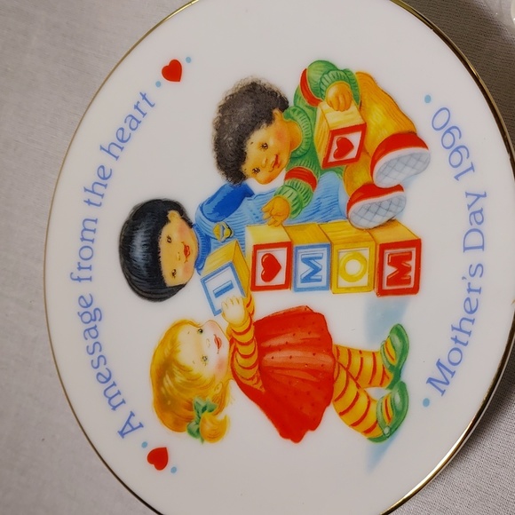 Vintage 1990 Avon Mother's Day Plate in Original Box - Picture 2 of 5